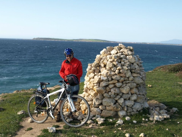 Coastal cycling near San Salvatore